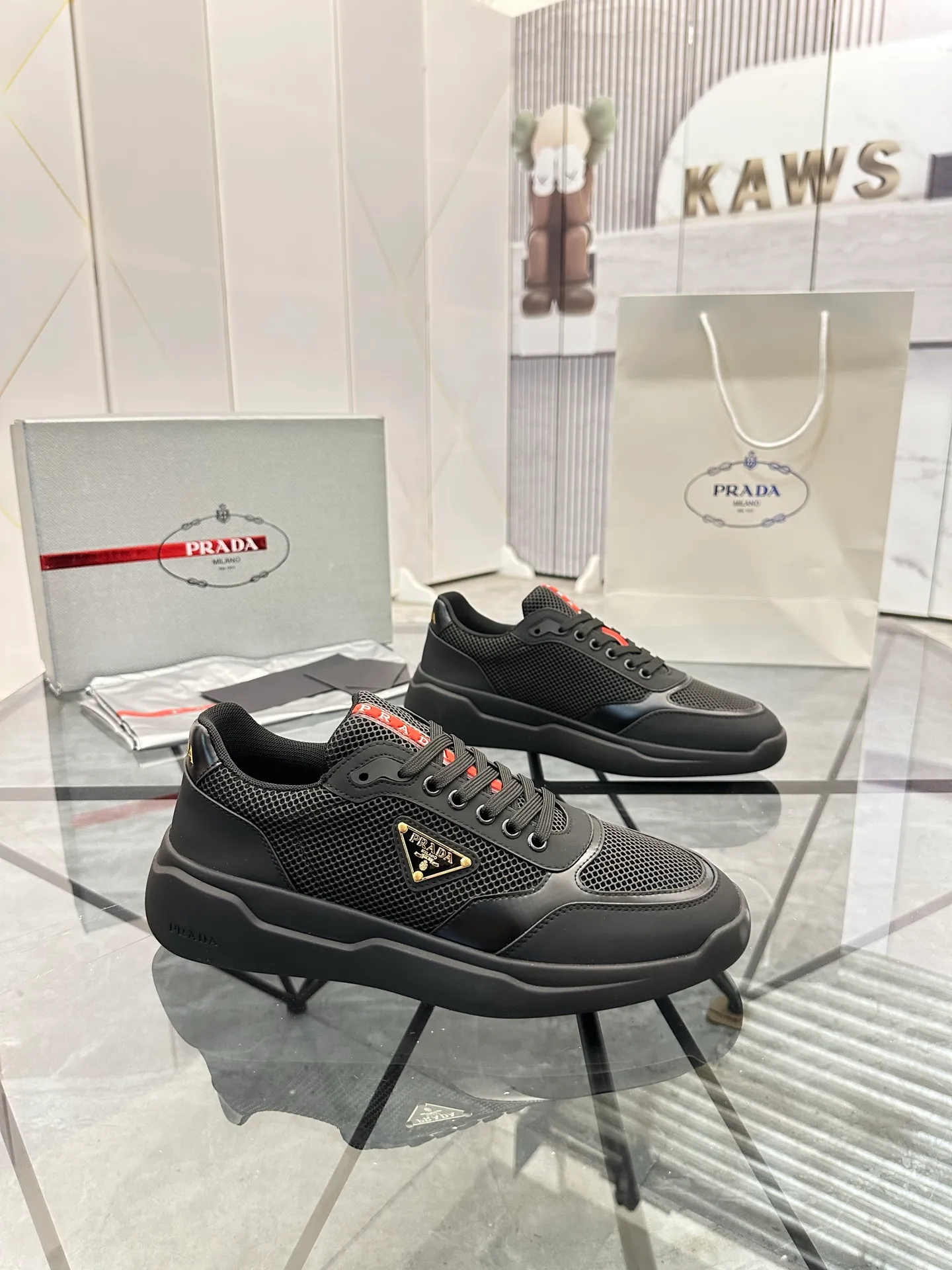 Men's shoes for sale 💰: 💰P620¥ High-end top quality Product trademark: Prada *"Prada*" low-top casual shoes Regular size: 38-45 (can be customized to 46) Product materials: Upper imported first-layer cowhide spliced ​​with original fabric, breathable lining, cowhide foot pads, original outsole. No.: 001